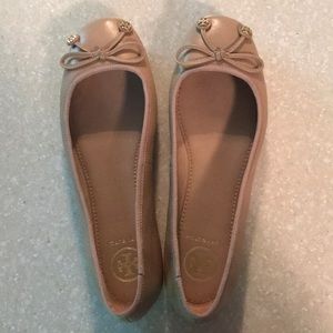 Tory Burch Laila Driver Ballet Flat (nude)